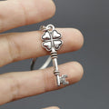 Metal Four Leaf Clover Heart Keychain Gift view 4