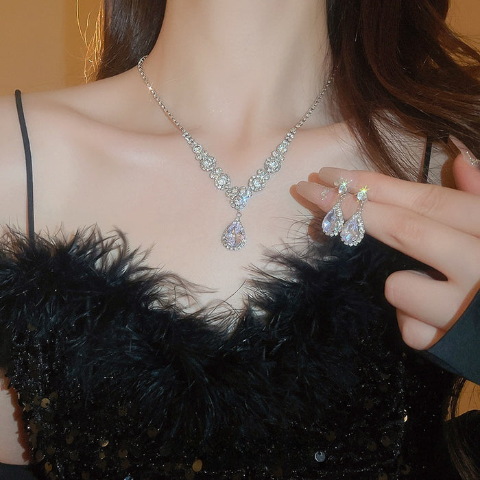 Light Luxury Copper Zircon Teardrop Pendant Necklace Jewelry Set For Women