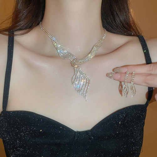 Light Luxury Alloy Leaf Rhinestone Necklace Jewelry Set For Women Elegant Collarbone Chain