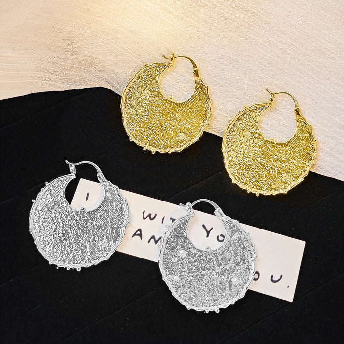 French Vintage Textured Round Alloy Hoop Earrings For Women Elegant Geometric Metal Statement Earrings
