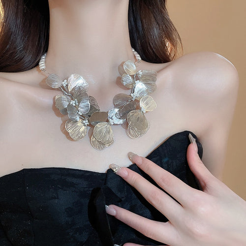 French Style Hollow Metal Flower Pearl Choker Necklace Elegant Statement Collarbone Jewelry