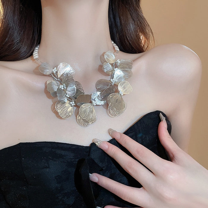 French Style Hollow Metal Flower Pearl Choker Necklace Elegant Statement Collarbone Jewelry
