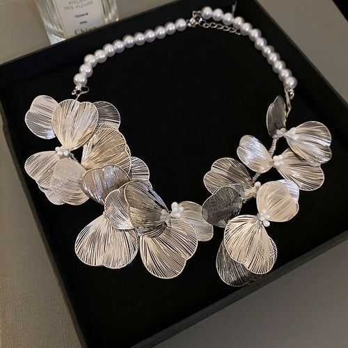 French Style Hollow Metal Flower Pearl Choker Necklace Elegant Statement Collarbone Jewelry