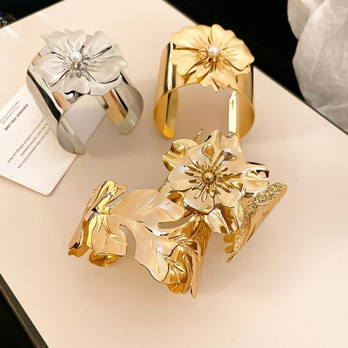 Minimalist Metal Flower Leaf Bangle Elegant High-End Niche Style Women's Bracelet