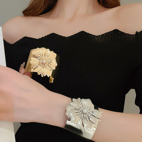 Minimalist Metal Flower Leaf Bangle Elegant High-End Niche Style Women's Bracelet