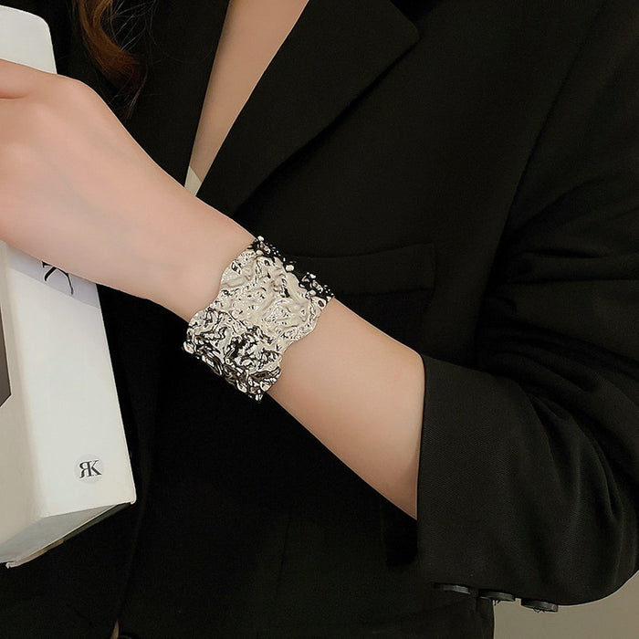 Light Luxury Geometric Pleated Metal Bangle Minimalist Open Cuff Arm Bracelet For Women