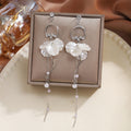 Elegant Light Luxury Shell Flower Rhinestone Hoop Long Tassel Pearl Chain Alloy Stud Earrings view 3
