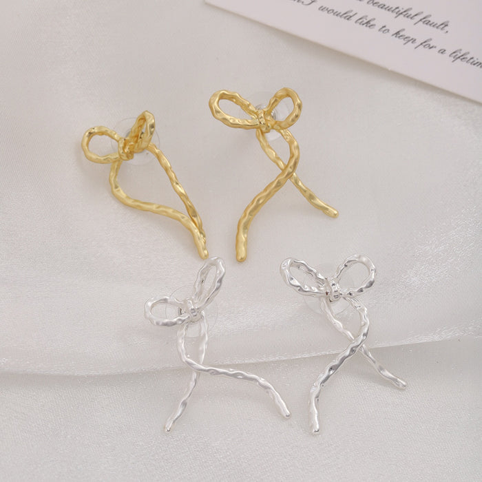 Elegant Korean Minimalist Alloy Metal Ribbon Bow Stud Earrings For Women Niche Design Wire Bowknot Earrings