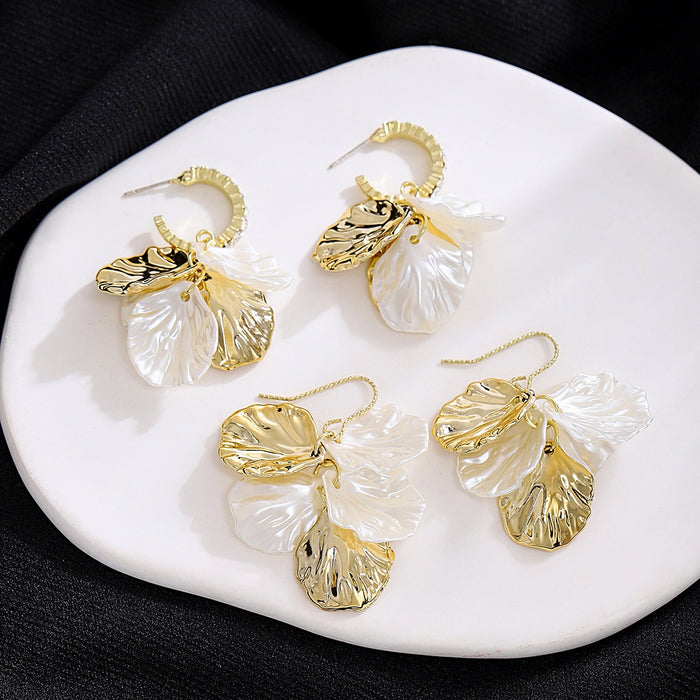 Light Luxury French Vintage White Shell Petal Flower Gold Alloy Silver Needle Dangle Drop Earrings