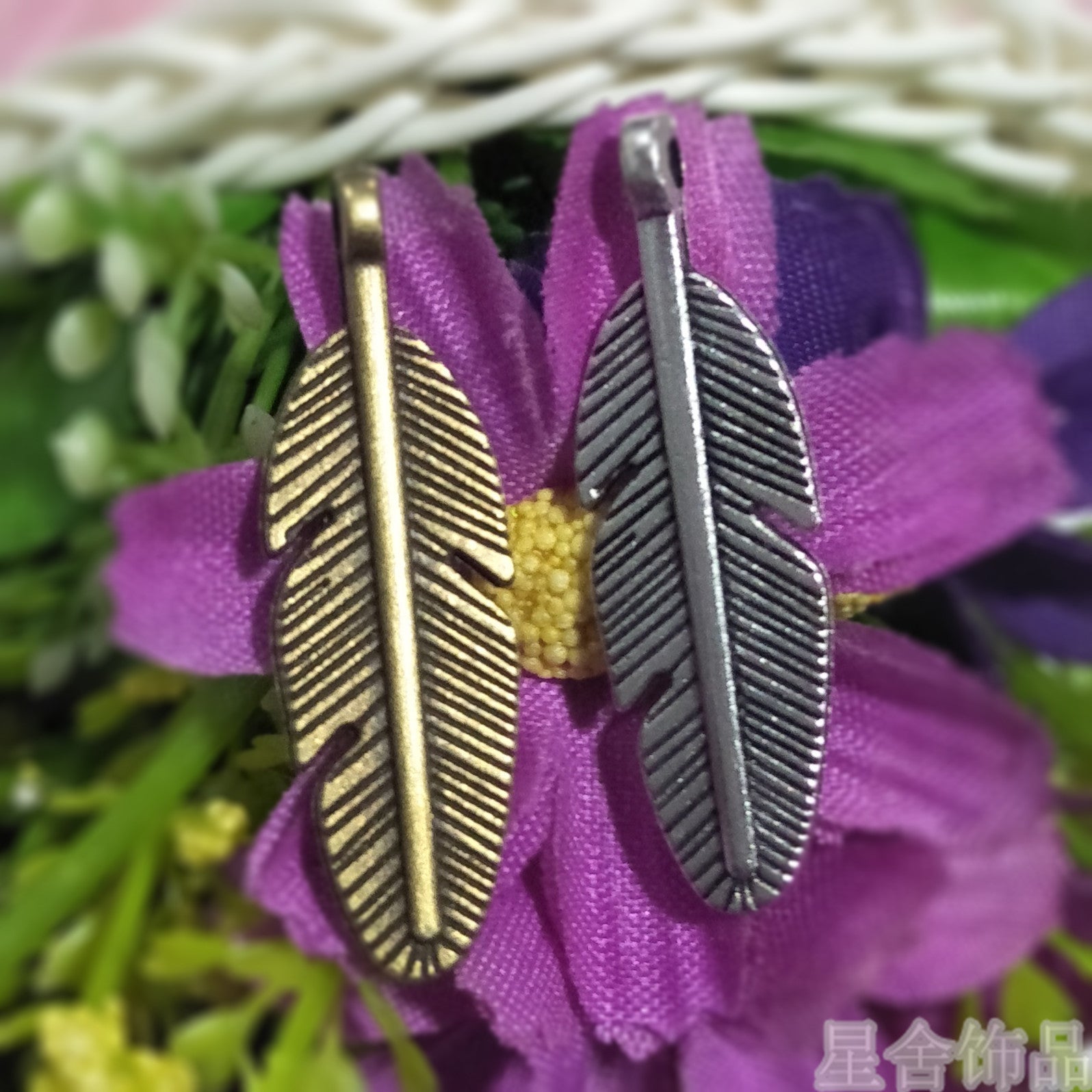 30x9mm Feather Alloy Charm Pendant