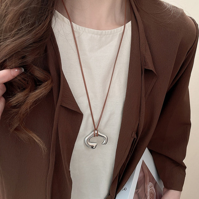 Premium Alloy Irregular C-Shaped Geometric Line Pendant Necklace Trendy Minimalist Collarbone Jewelry