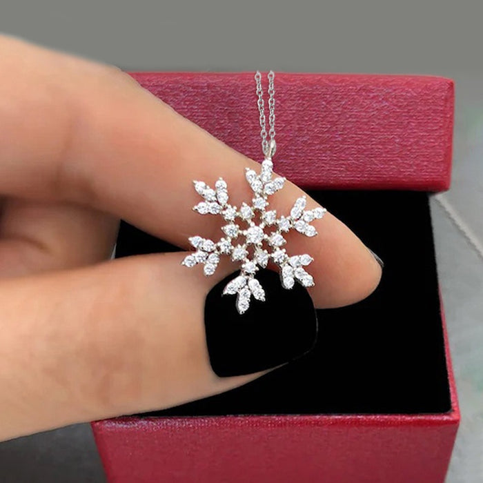 Snowflake Christmas New Year Necklace With Zircon Pendant, Sparkling Fashion Jewelry