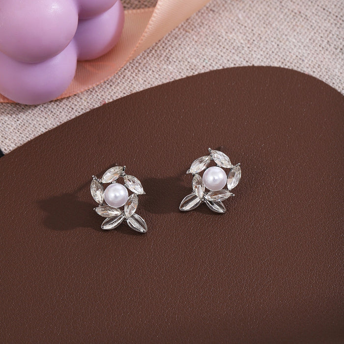 Elegant Korean Leaf Crystal Rhinestone Pearl Stud Earrings for Women Sweet Luxury Silver Needle Earrings