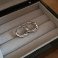 2026 New High-End Metal Double Hoop Ear Cuff Earrings For Women Minimalist Geometric Circle Design view 4