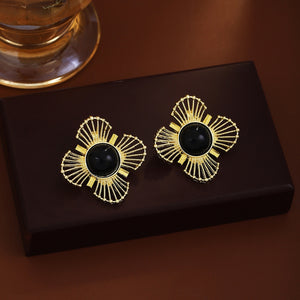 French Vintage Gold Alloy Filigree Flower Hollow Black Gem Stud Luxury Palace Style Women's Earrings