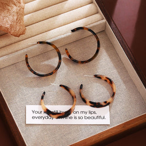 Vintage Hong Kong Style Leopard Tortoiseshell C Shape Acrylic Hoop Studs For Women Autumn Winter Earrings