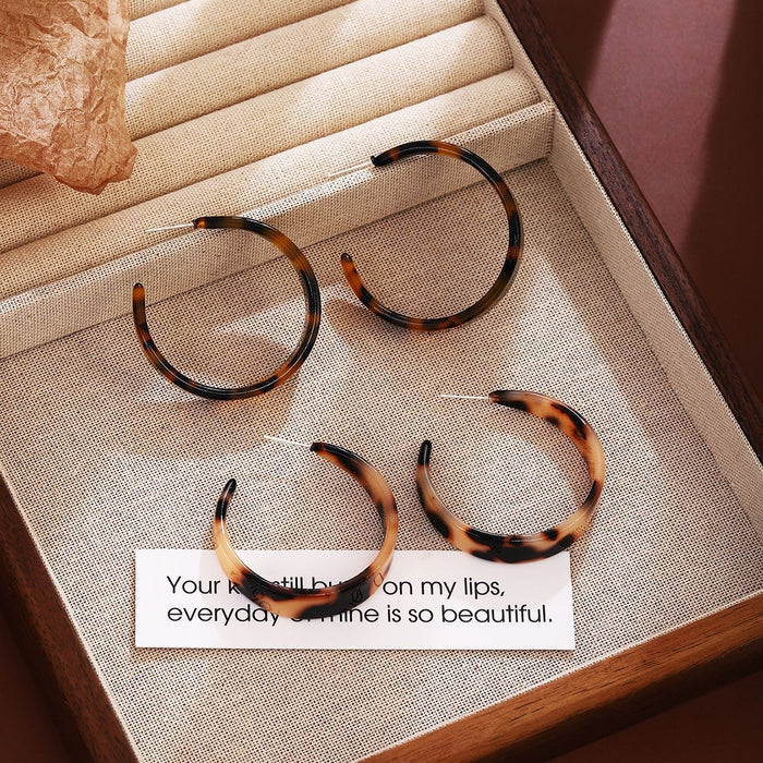 Vintage Hong Kong Style Leopard Tortoiseshell C Shape Acrylic Hoop Studs For Women Autumn Winter Earrings