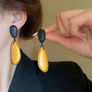 Chic Vintage Wooden Teardrop Stud Earrings With Irregular Oval Silver Pin Design