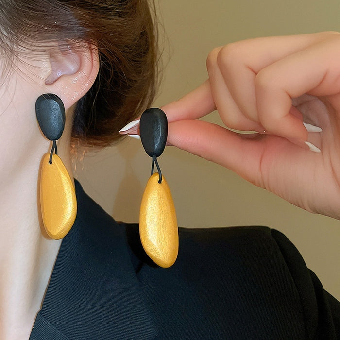 Chic Vintage Wooden Teardrop Stud Earrings With Irregular Oval Silver Pin Design