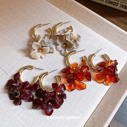 Chic Maillard Acrylic Flower Stud Earrings With Silver Needle Posts Vintage Light Luxury Fall Winter Jewelry