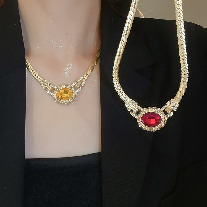Vintage Alloy Rhinestone Oval Pendant Necklace For Women Light Luxury Geometric Collarbone Jewelry