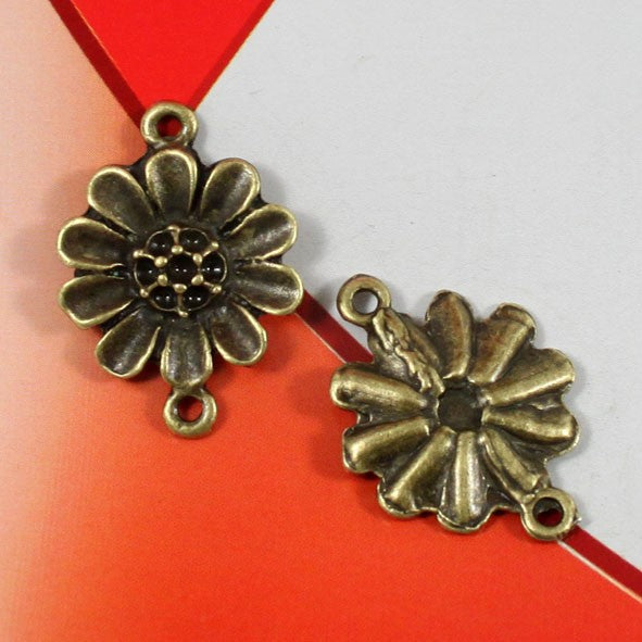 25x18mm Alloy Daisy Connector Charm Pendant