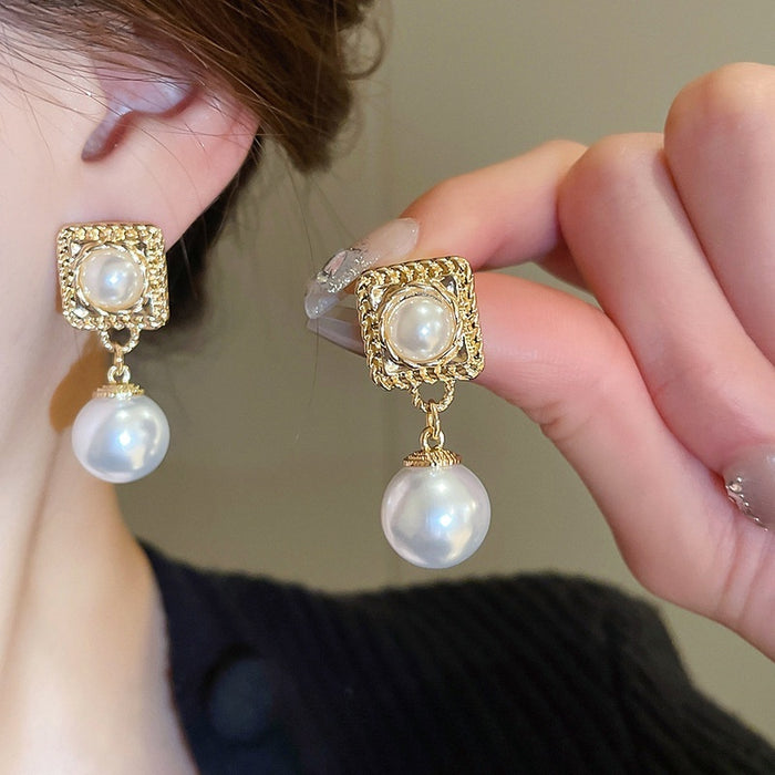 Vintage Alloy Faux Pearl Geometric Square Stud Earrings For Women Light Luxury Style