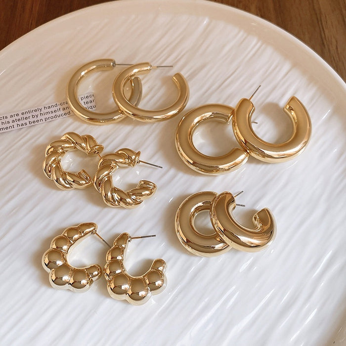 European American Style Metal C Shaped Letter Stud Earrings For Women Minimalist Light Luxury Jewelry