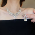 Light Luxury Alloy Rhinestone Teardrop Stud Earrings And Collarbone Necklace Jewelry Set view 1