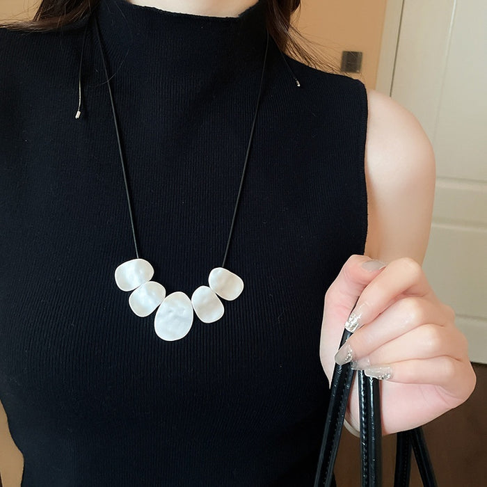 Irregular Alloy Oval Geometric Leather Cord Sweater Necklace For Women Light Luxury Fashion Accessory