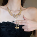 Luxury Alloy Waterdrop Rhinestone Necklace And Earrings Jewelry Set Vintage Sparkling Collarbone Style view 1