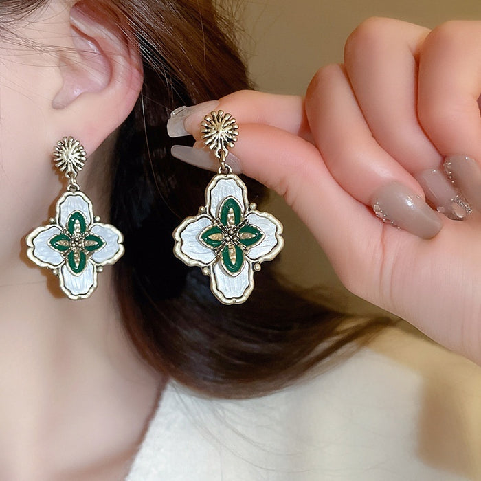 Light Luxury Vintage French Floral Alloy Drop Earrings With Silver Needle Posts