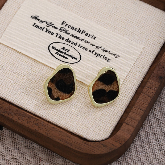 Vintage Irregular Heart Leopard Print Alloy Studs, Hong Kong Style Maillard Fashion Elegant Earrings