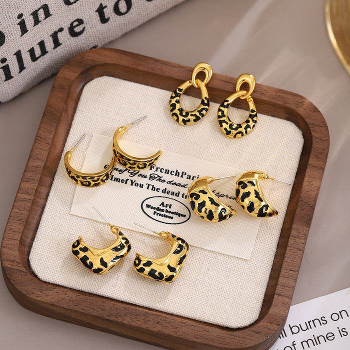 Vintage Luxury Gold Alloy Enamel Leopard Print C-Shaped Hoop Stud Fashion Statement Earrings