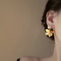 French Vintage Freshwater Pearl Flower Stud Earrings For Women Elegant Light Luxury Floral Jewelry view 2