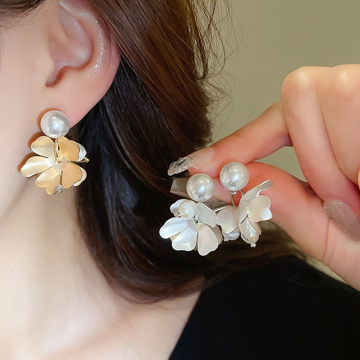 Vintage Flower Freshwater Pearl Stud Earrings With Silver Pins For Women Light Luxury Elegant Style
