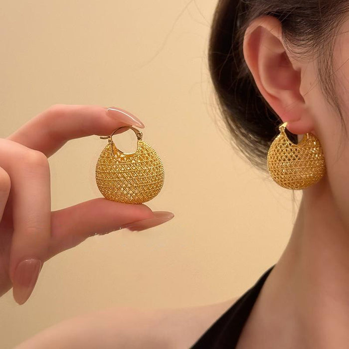European American Retro Copper Woven Hollow Geometric Round Clip On Earrings With Elegant High End Style