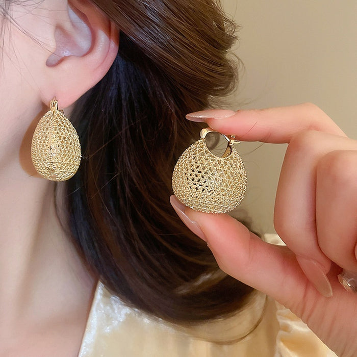 Vintage Oval Woven Hollow Copper Hoop Earrings For Women Light Luxury Geometric Ear Jewelry