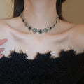 Vintage Alloy Floral Necklace For Women Palace Style Light Luxury Clavicle Chain view 3
