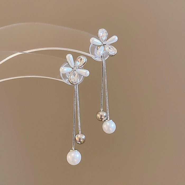 Chic Floral Rhinestone Faux Pearl Tassel Drop Earrings With Silver Needle