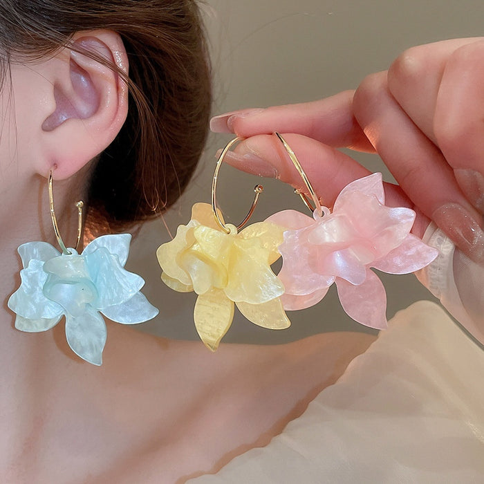 Chic Resin Flower C-Shaped Stud Earrings For Women, Summer Vacation Floral Style