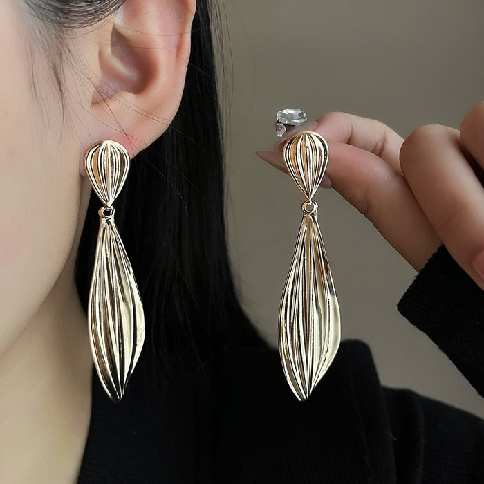 Elegant Gold Alloy Ribbed Teardrop Dangle Earrings With Crystal Studs Luxury Pleated Statement Earrings