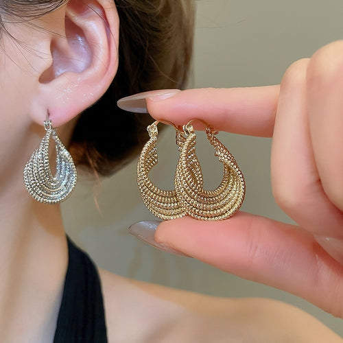 European And American Multi-Layer Hollow Twisted Oval Metal Clip-On Earrings, Vintage Minimalist Luxe Style