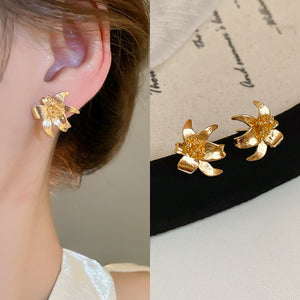 Brushed Metal Lily Flower Stud Earrings With Silver Pins, Vintage Court Light Luxury Women's Jewelry