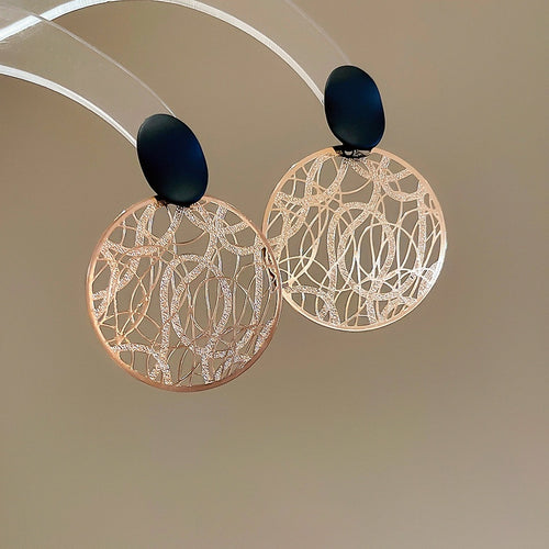 Vintage Hollow Metal Round Disc Stud Earrings European American Luxe Geometric Earrings for Women