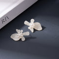 Elegant French 3D Flower Hoop Stud Pearl Acrylic Petal Minimalist Vintage Women's Fashion Earrings view 4