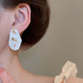 Light Luxury Shell Flower Oval Stud Earrings With Rhinestone Accents French Elegant Geometric Jewelry view 3