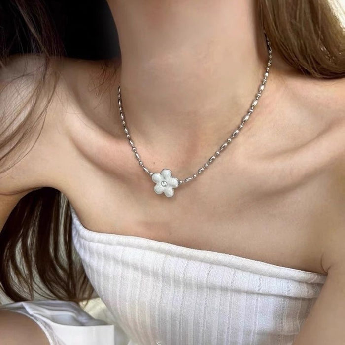 Alloy Rhinestone Enamel Flower Pendant Necklace For Women Light Luxury Clavicle Chain