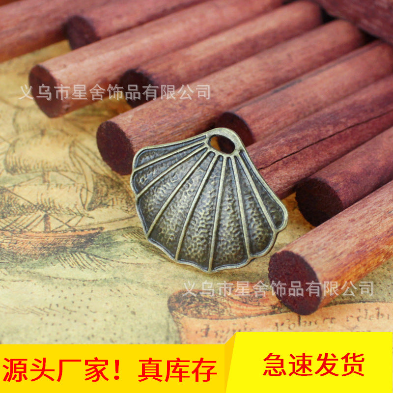 31x25mm Vintage Scallop Shell Alloy Charm Pendant