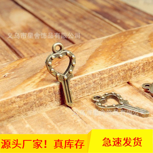25x11mm Vintage Heart Key Alloy Charm Pendant